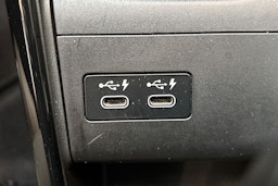 punainen BMW 230 2023 kuva 26.