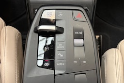 punainen BMW 230 2023 kuva 27.