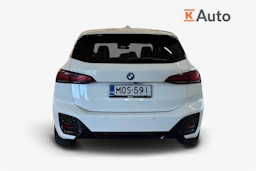 Valkoinen BMW 230 2023 kuva 3.