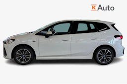Valkoinen BMW 230 2023 kuva 5.