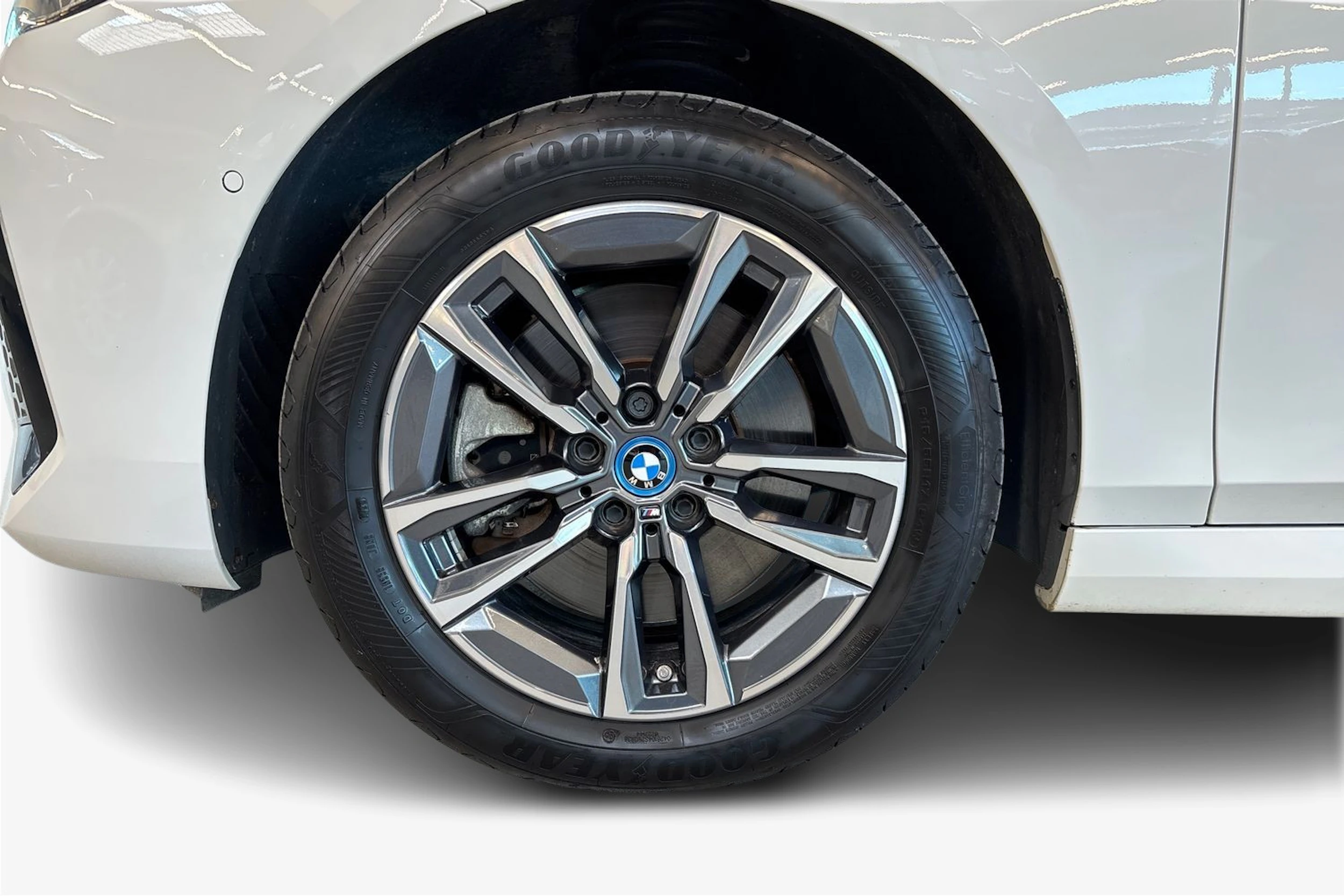 Valkoinen BMW 230 2023 kuva 9.