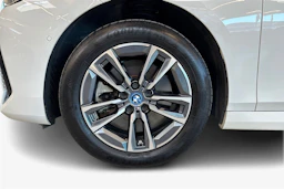 Valkoinen BMW 230 2023 kuva 9.