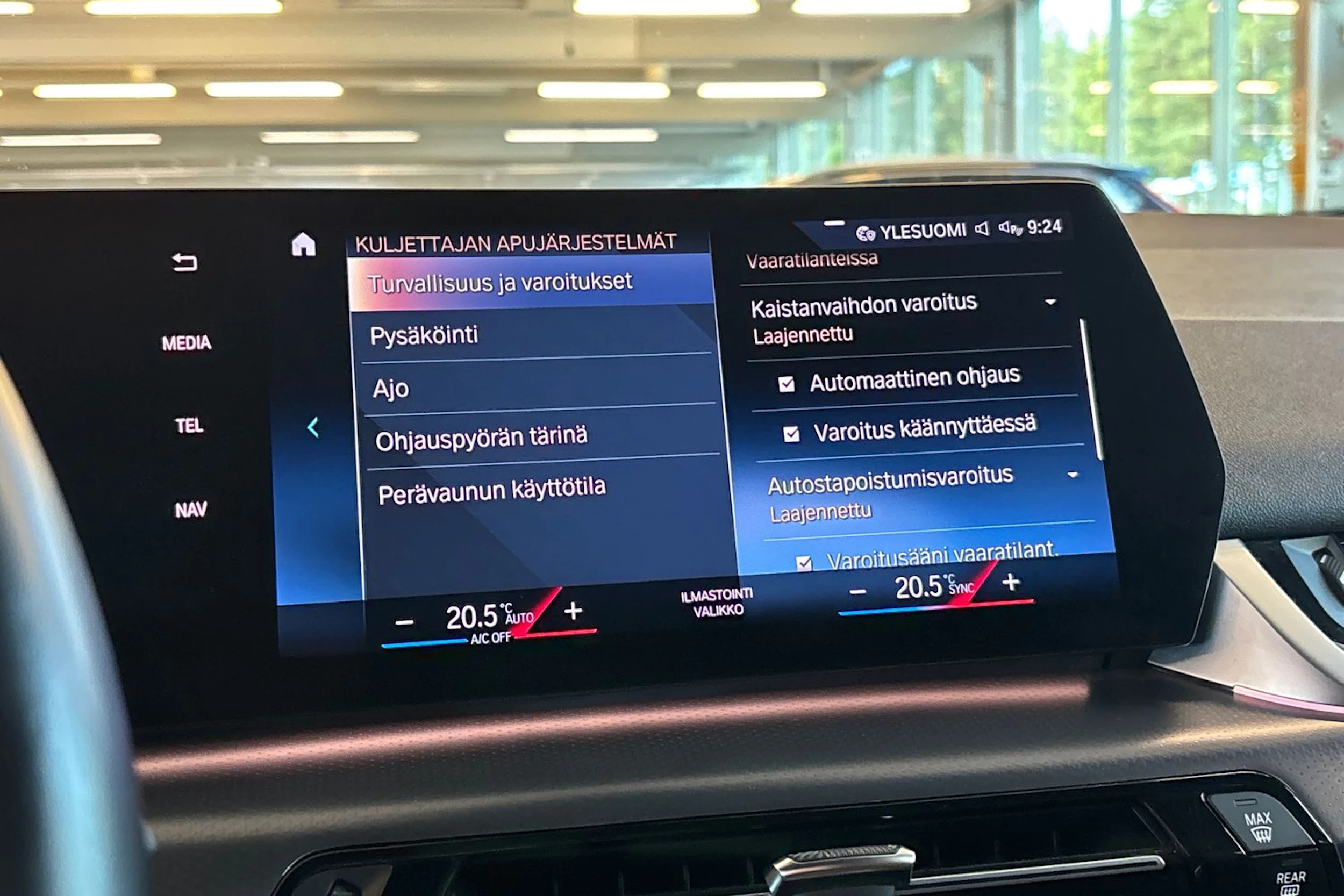 Valkoinen BMW 230 2023 kuva 16.