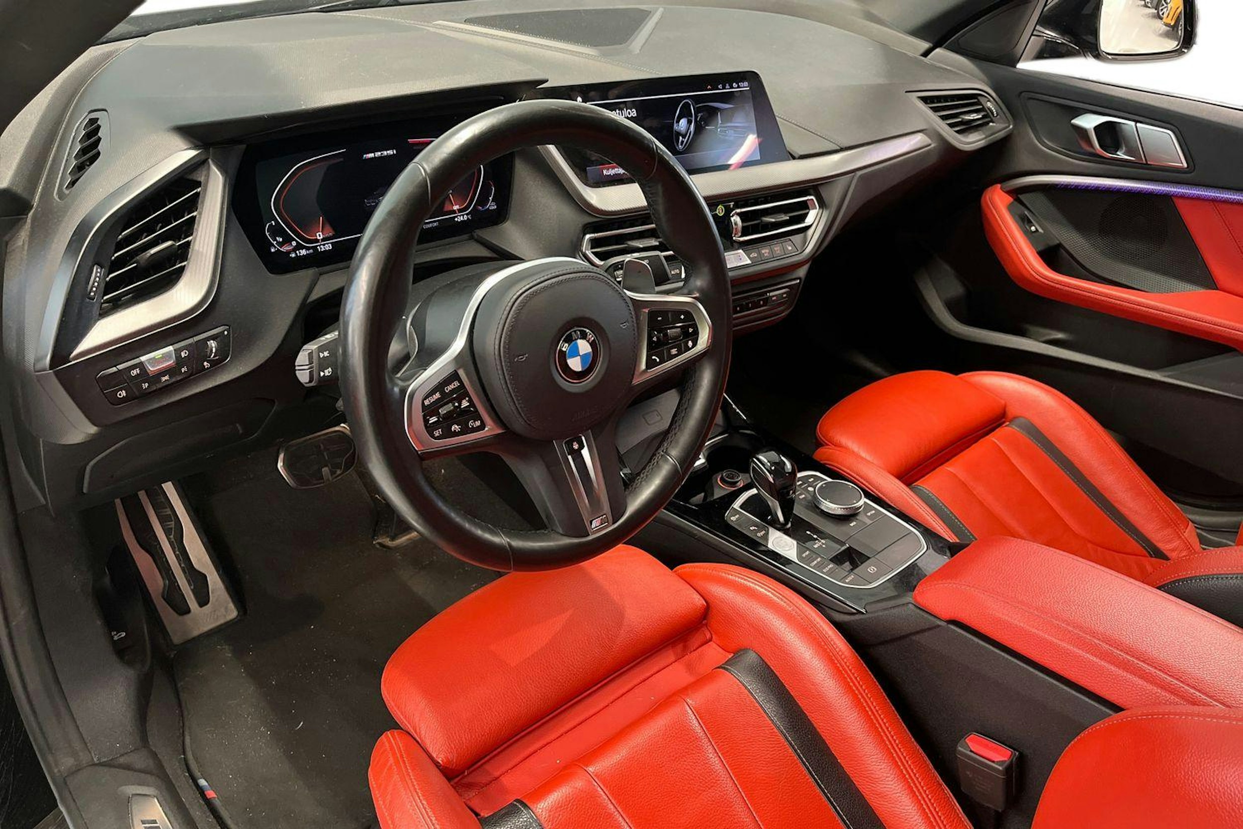 Musta BMW 235 2021 kuva 3.