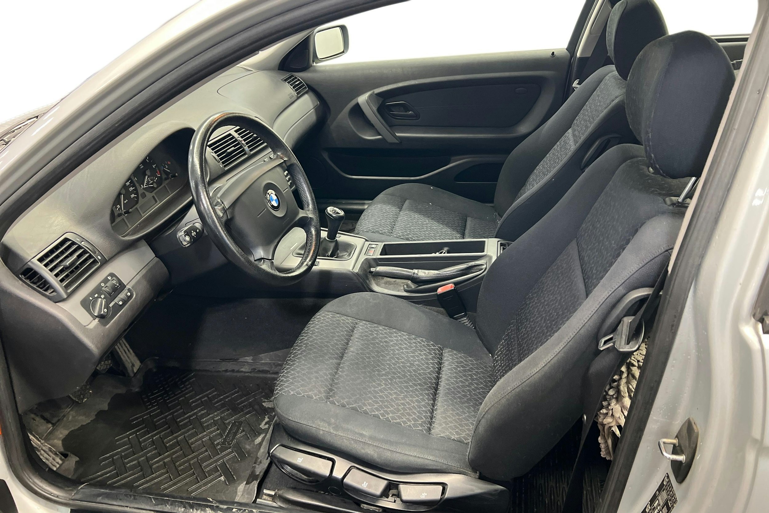 harmaa BMW 316 2004 kuva 7.