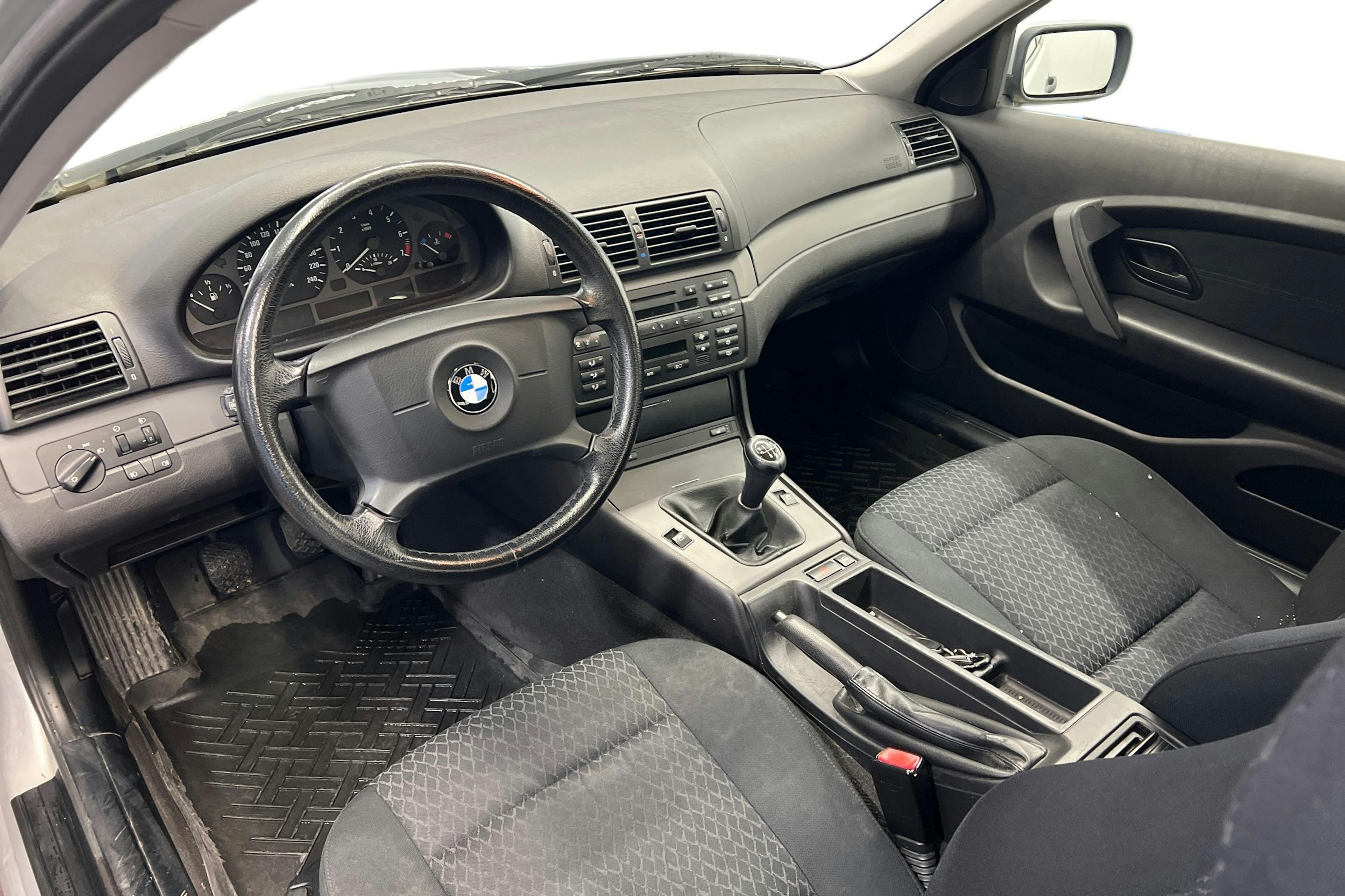 harmaa BMW 316 2004 kuva 9.