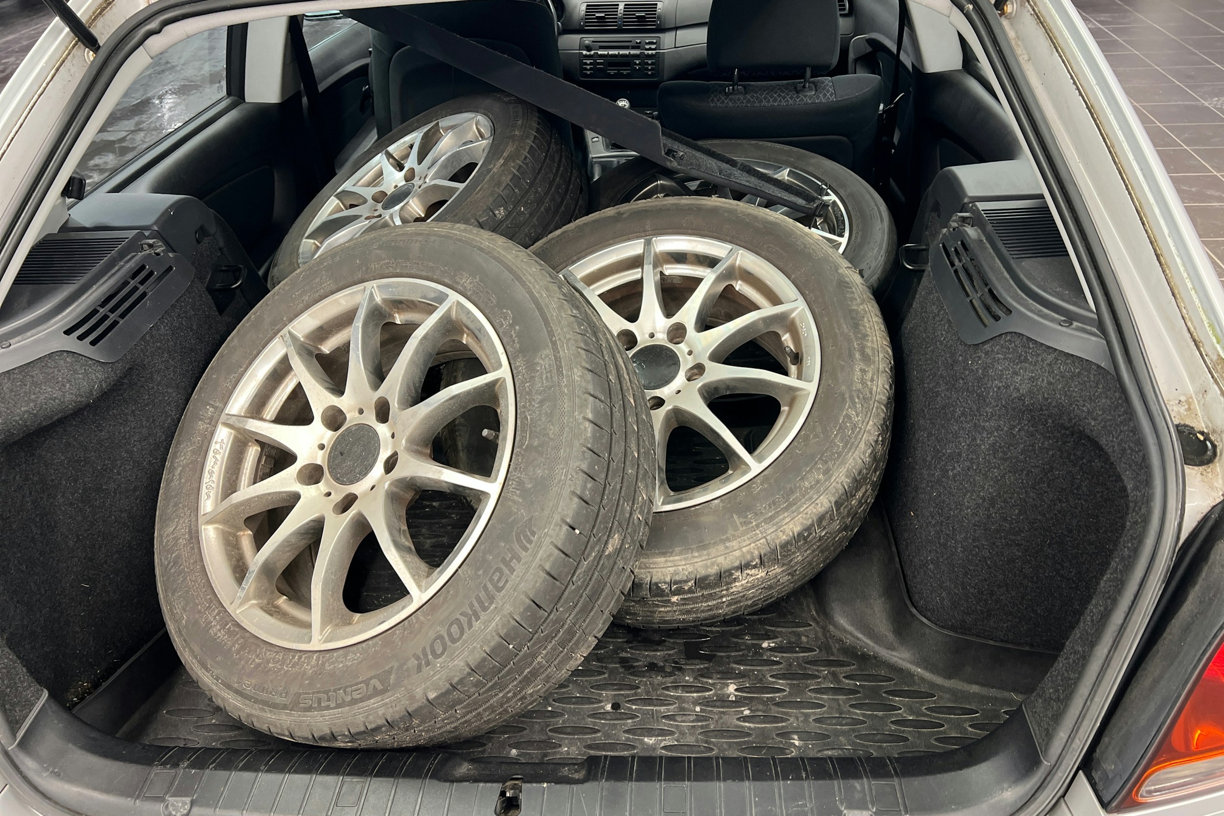 harmaa BMW 316 2004 kuva 14.