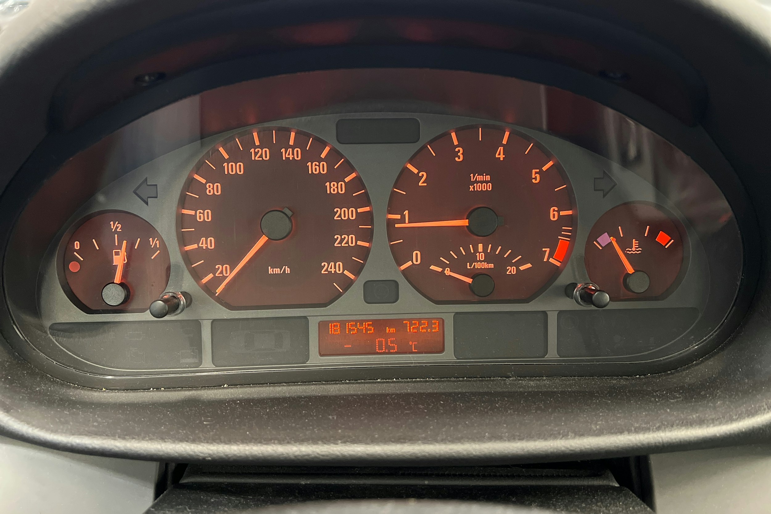 harmaa BMW 316 2004 kuva 22.