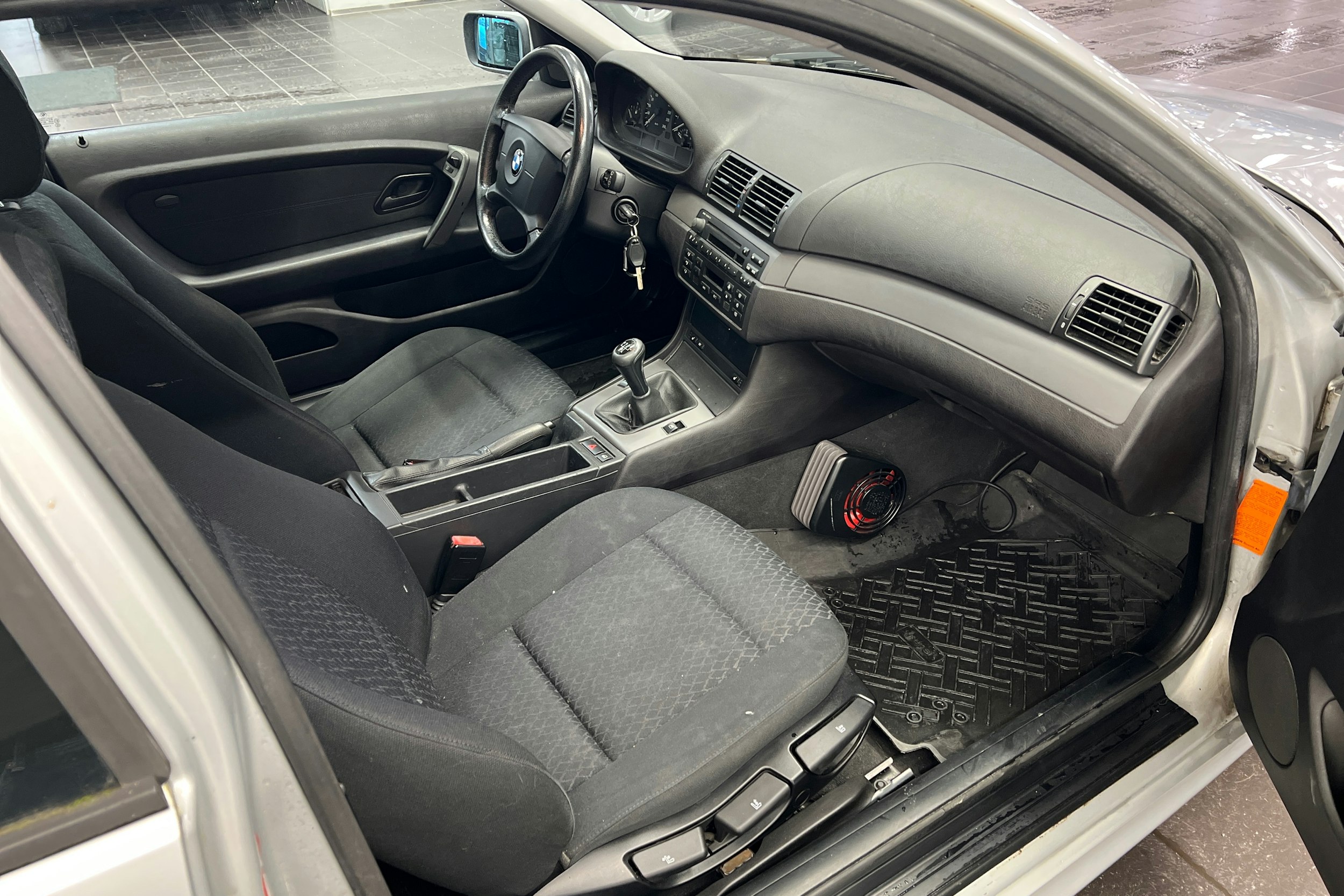 harmaa BMW 316 2004 kuva 32.