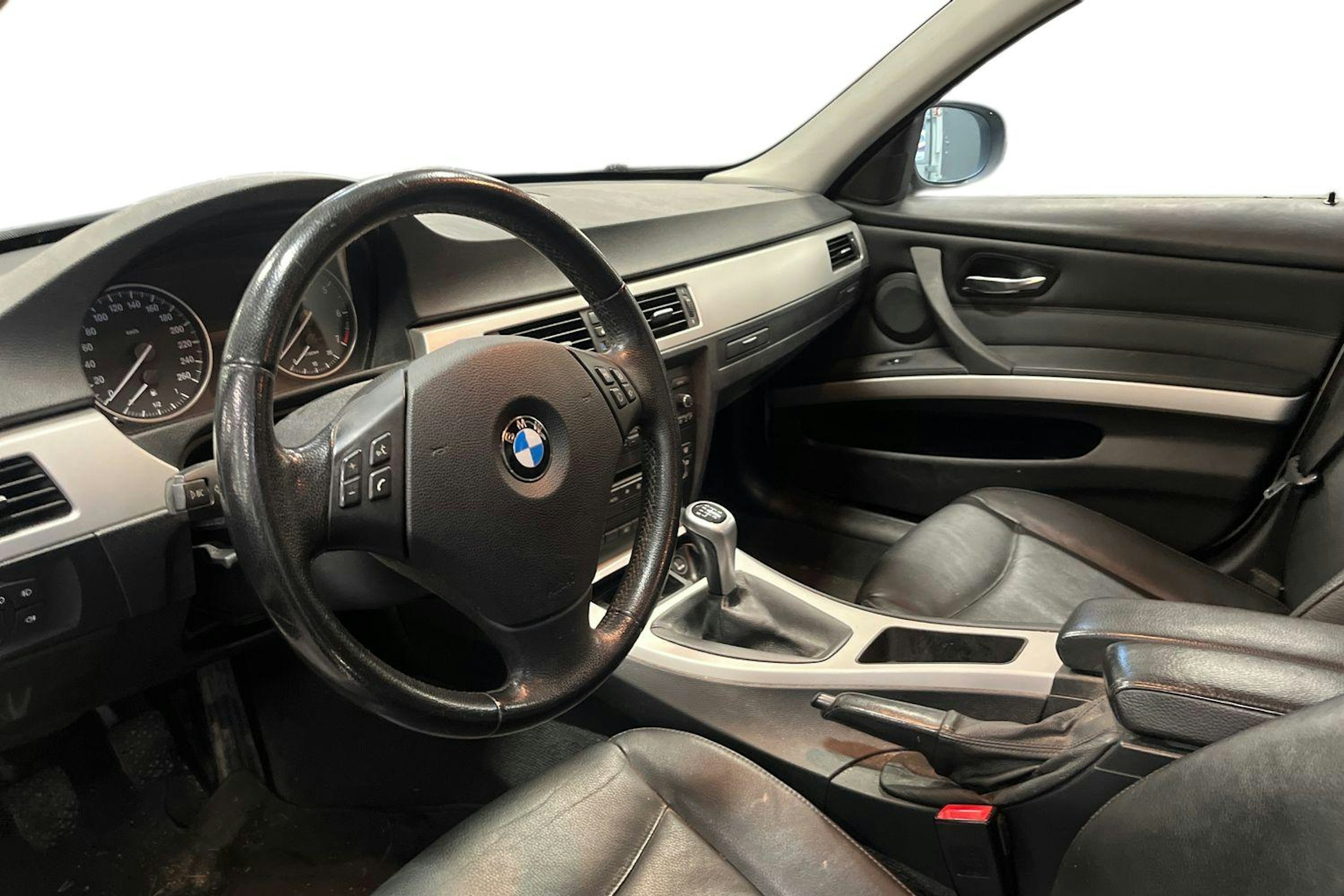 Valkoinen BMW 316 2008 kuva 6.