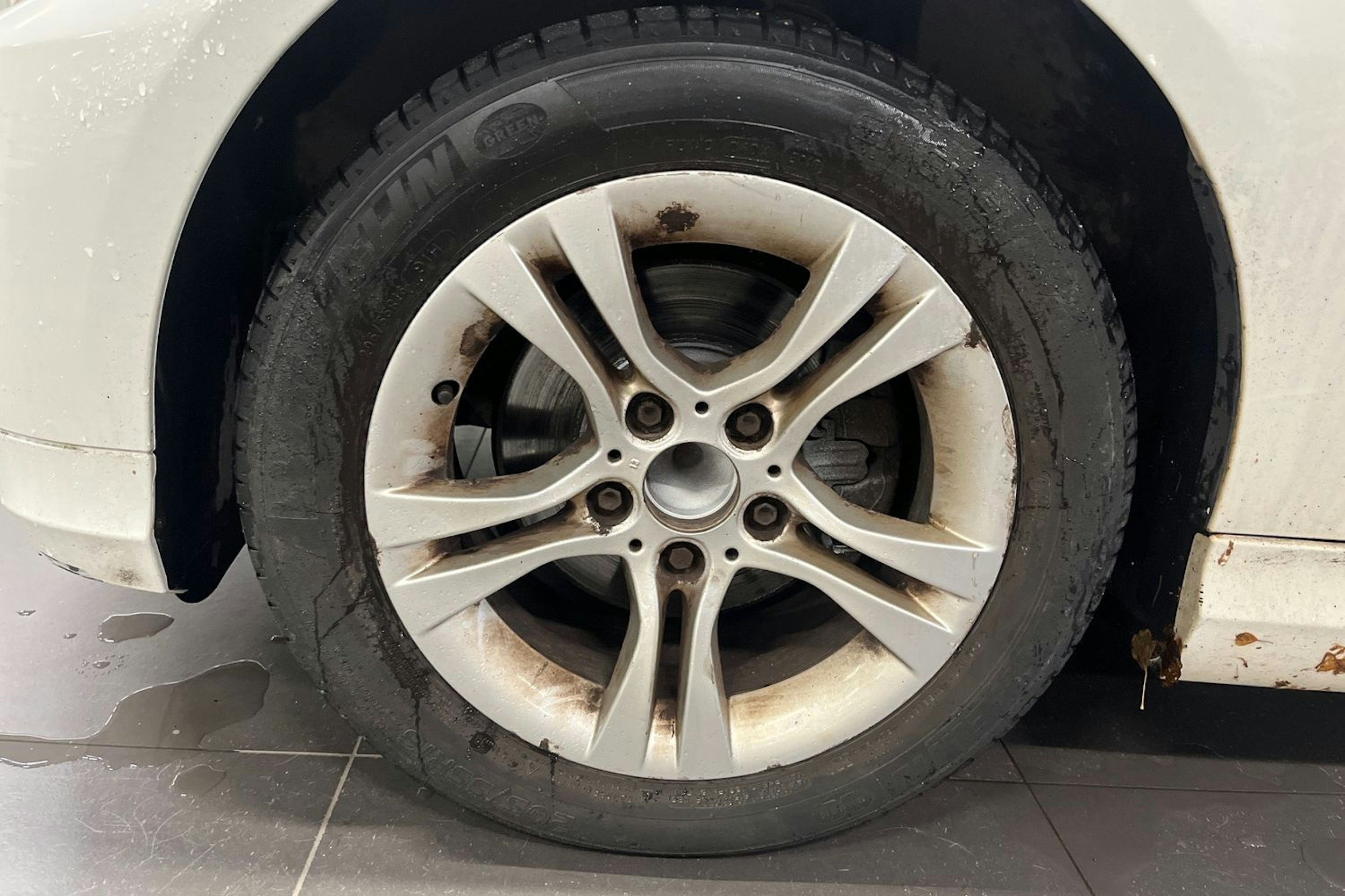 Valkoinen BMW 316 2008 kuva 9.