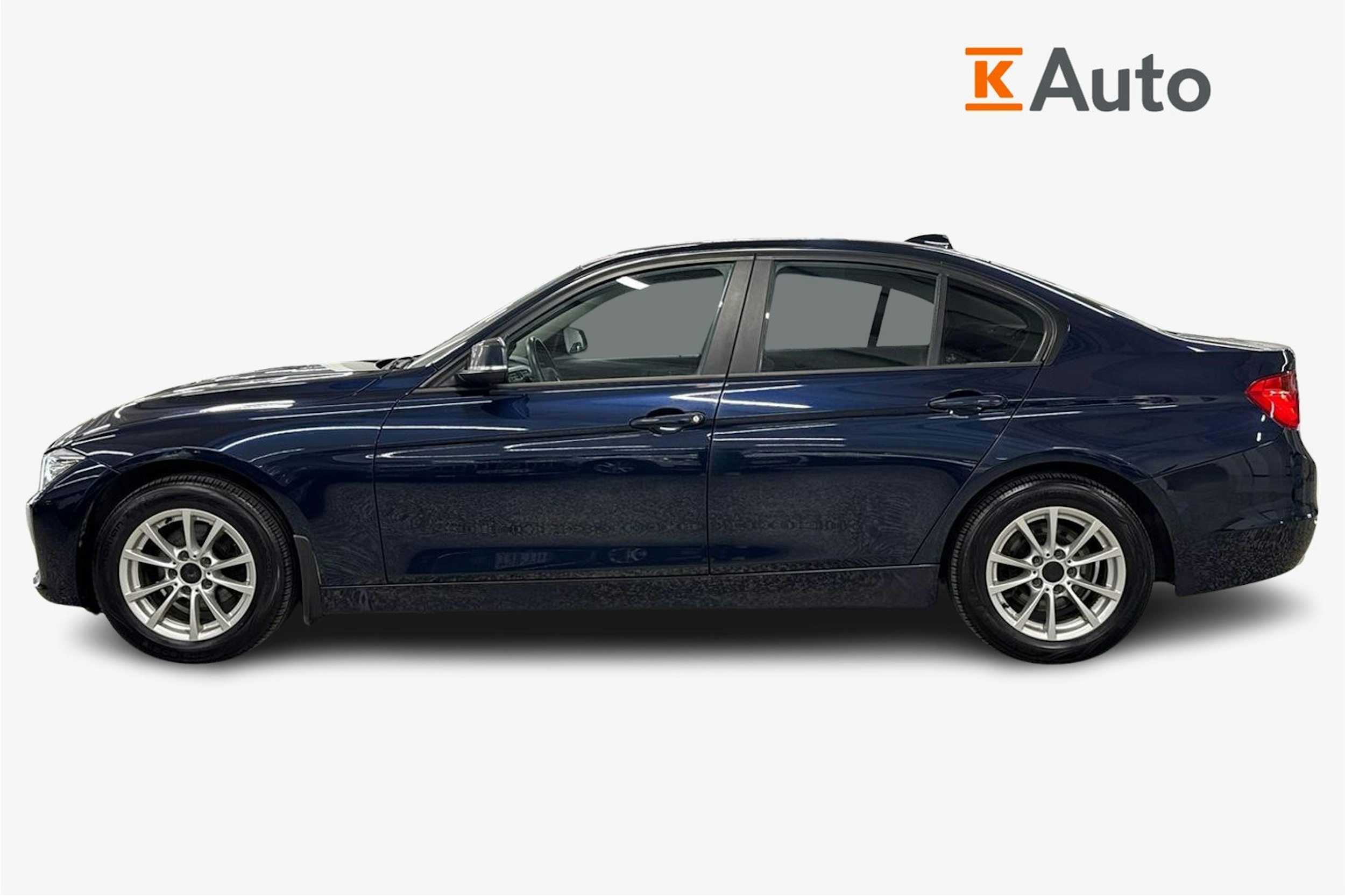 sininen BMW 316 2013 kuva 5.