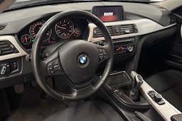 sininen BMW 316 2013 kuva 6.