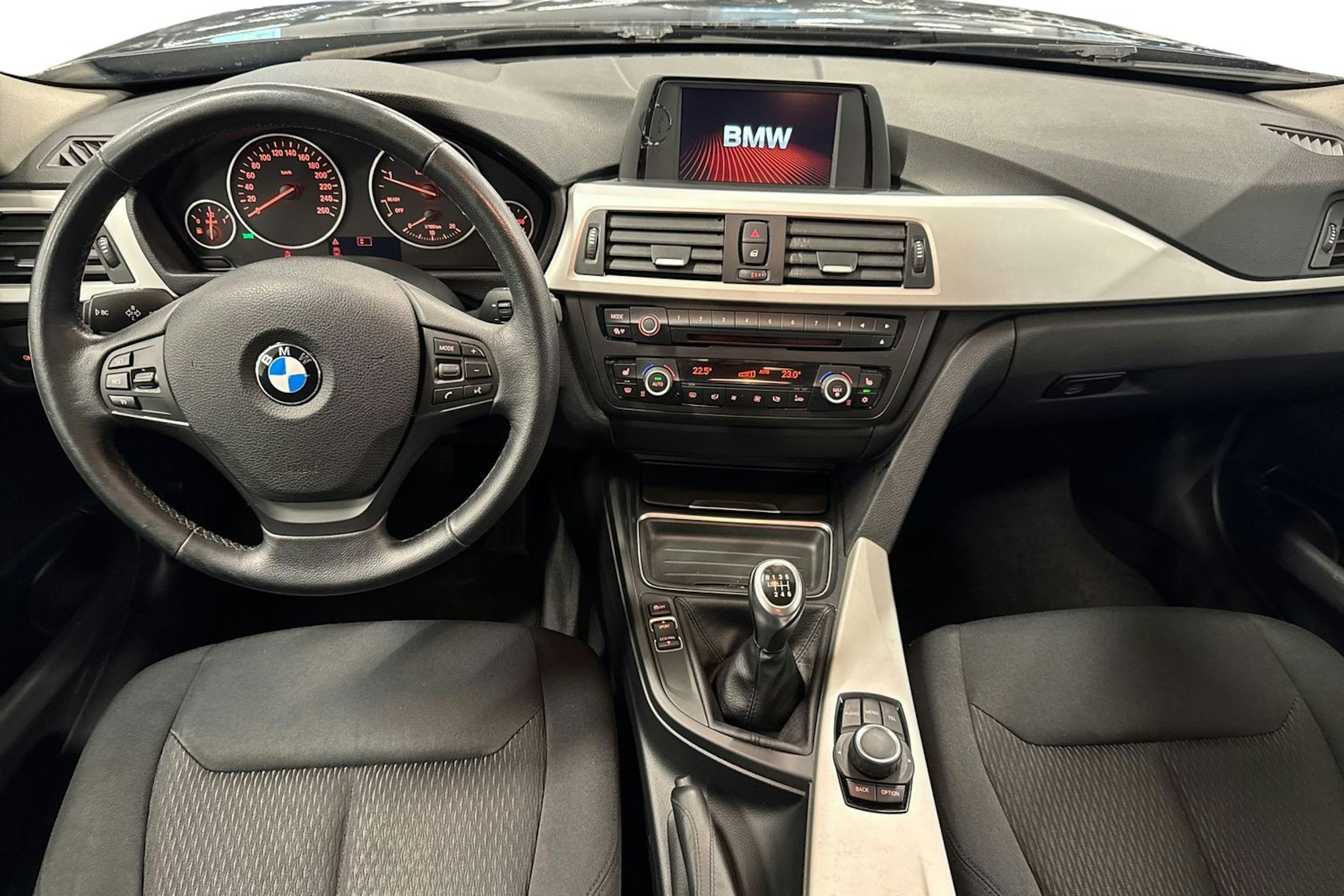 sininen BMW 316 2013 kuva 7.