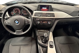 sininen BMW 316 2013 kuva 7.