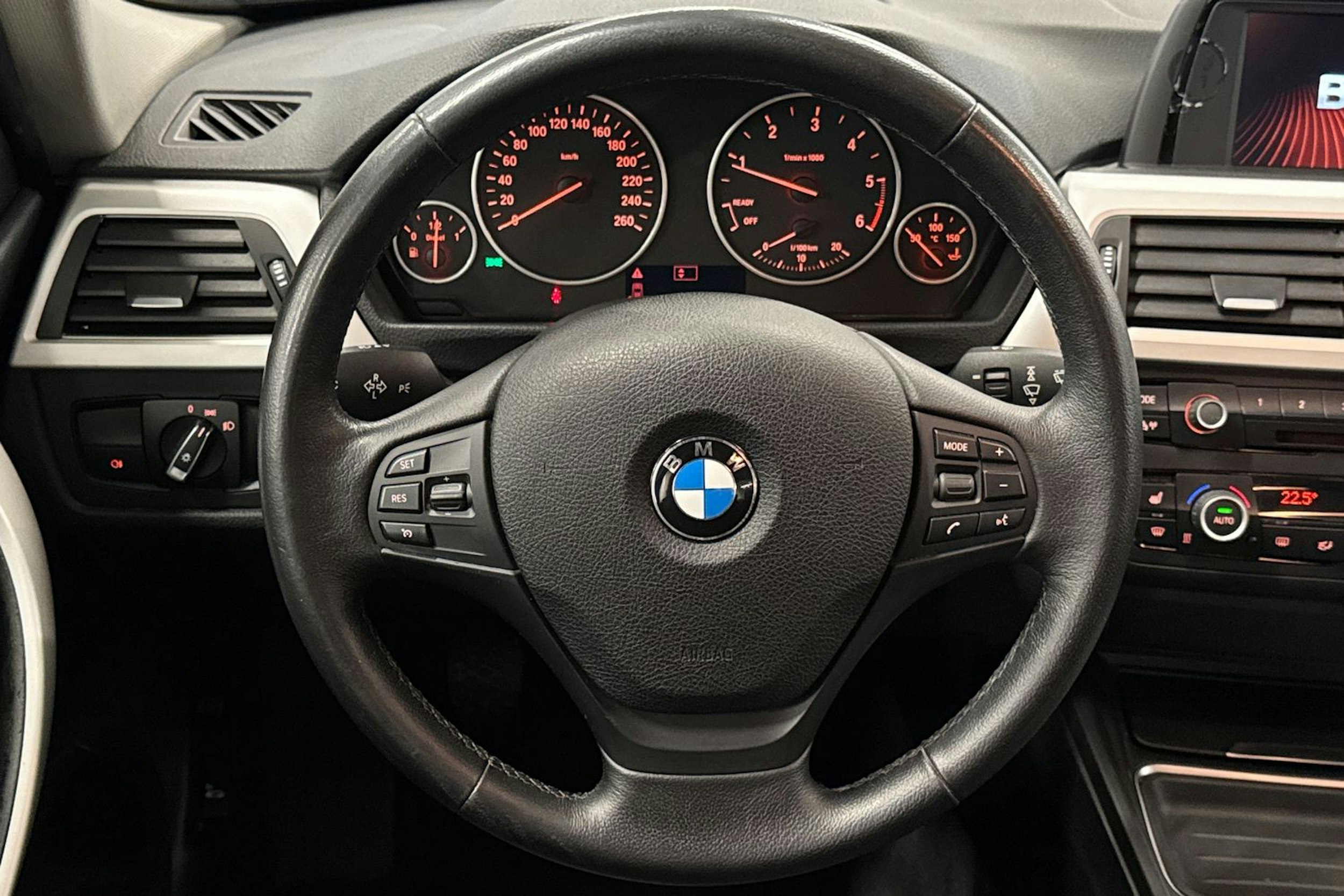 sininen BMW 316 2013 kuva 11.
