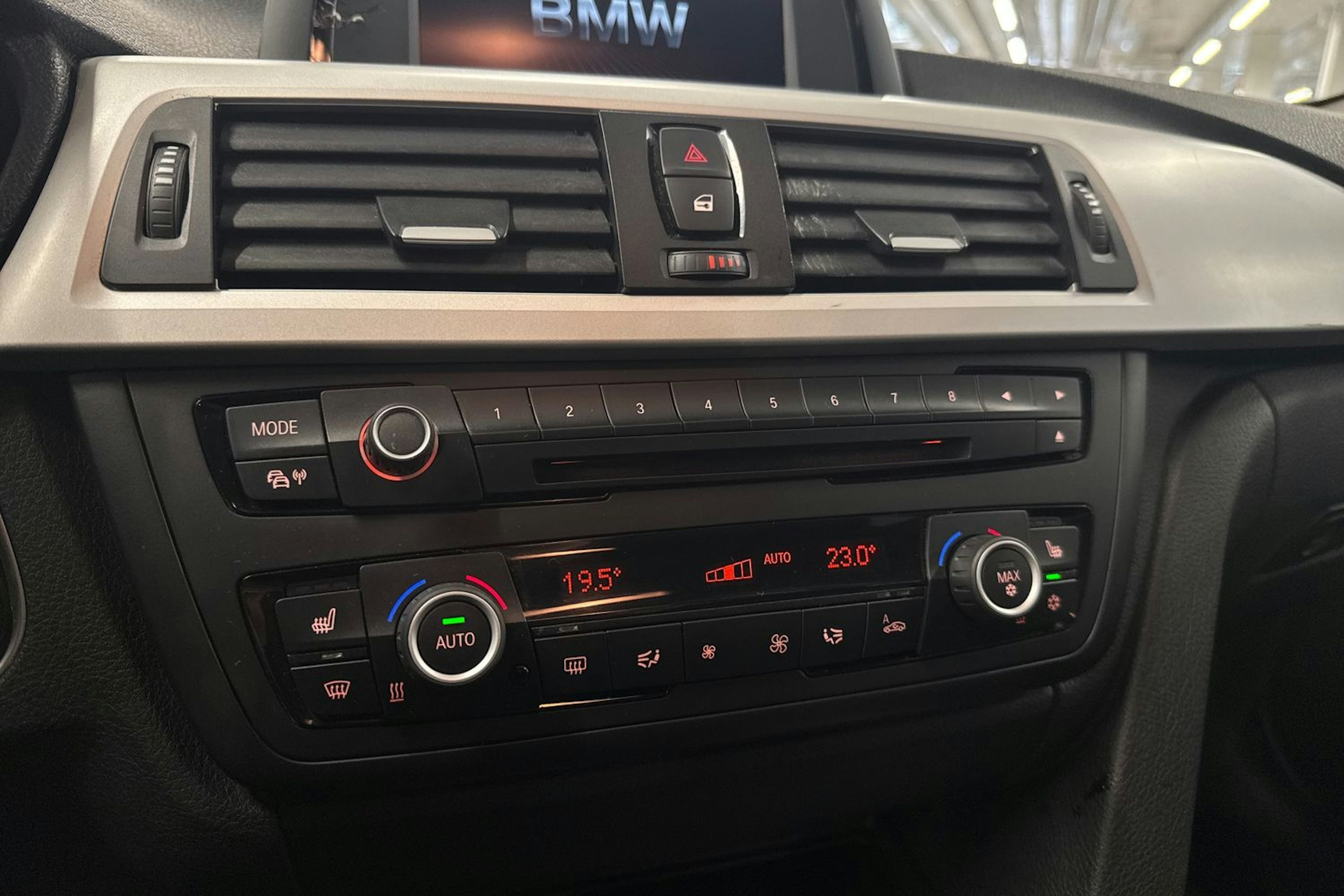 sininen BMW 316 2013 kuva 18.