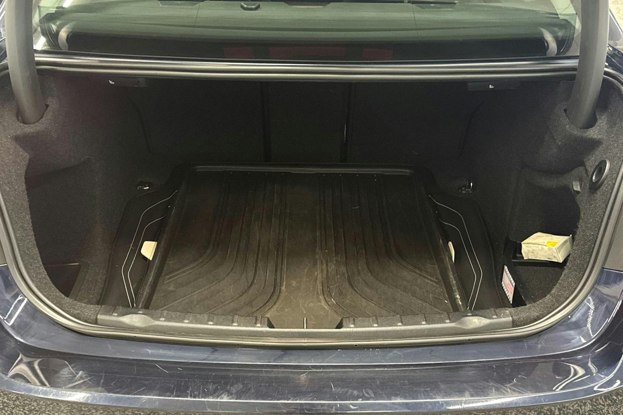 sininen BMW 316 2013 kuva 23.