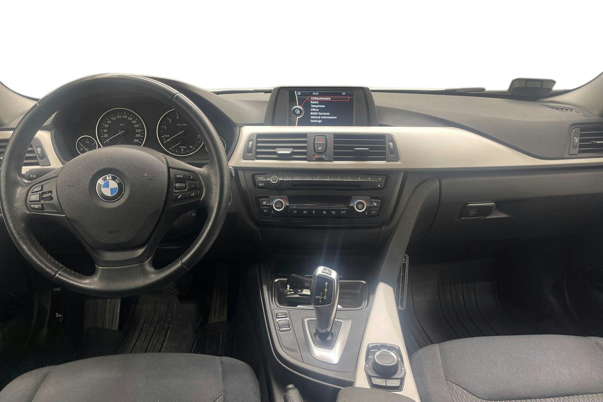 valkoinen BMW 316 2014 kuva 7.