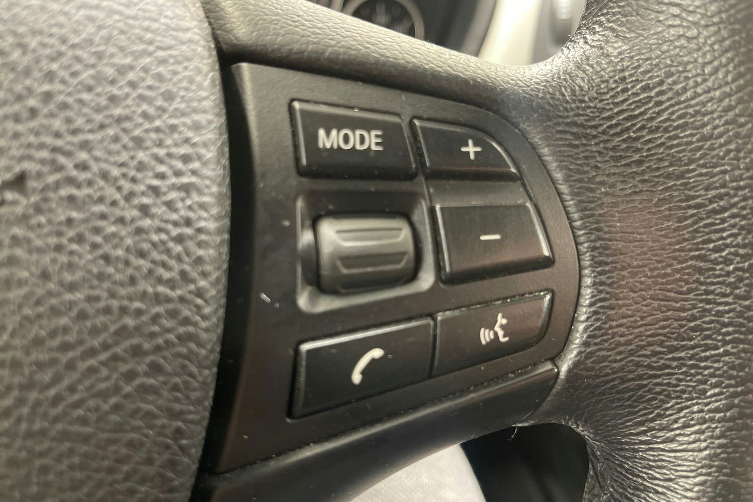 valkoinen BMW 316 2014 kuva 13.