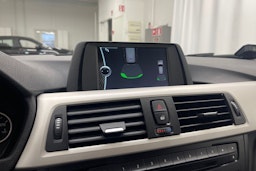 valkoinen BMW 316 2014 kuva 16.