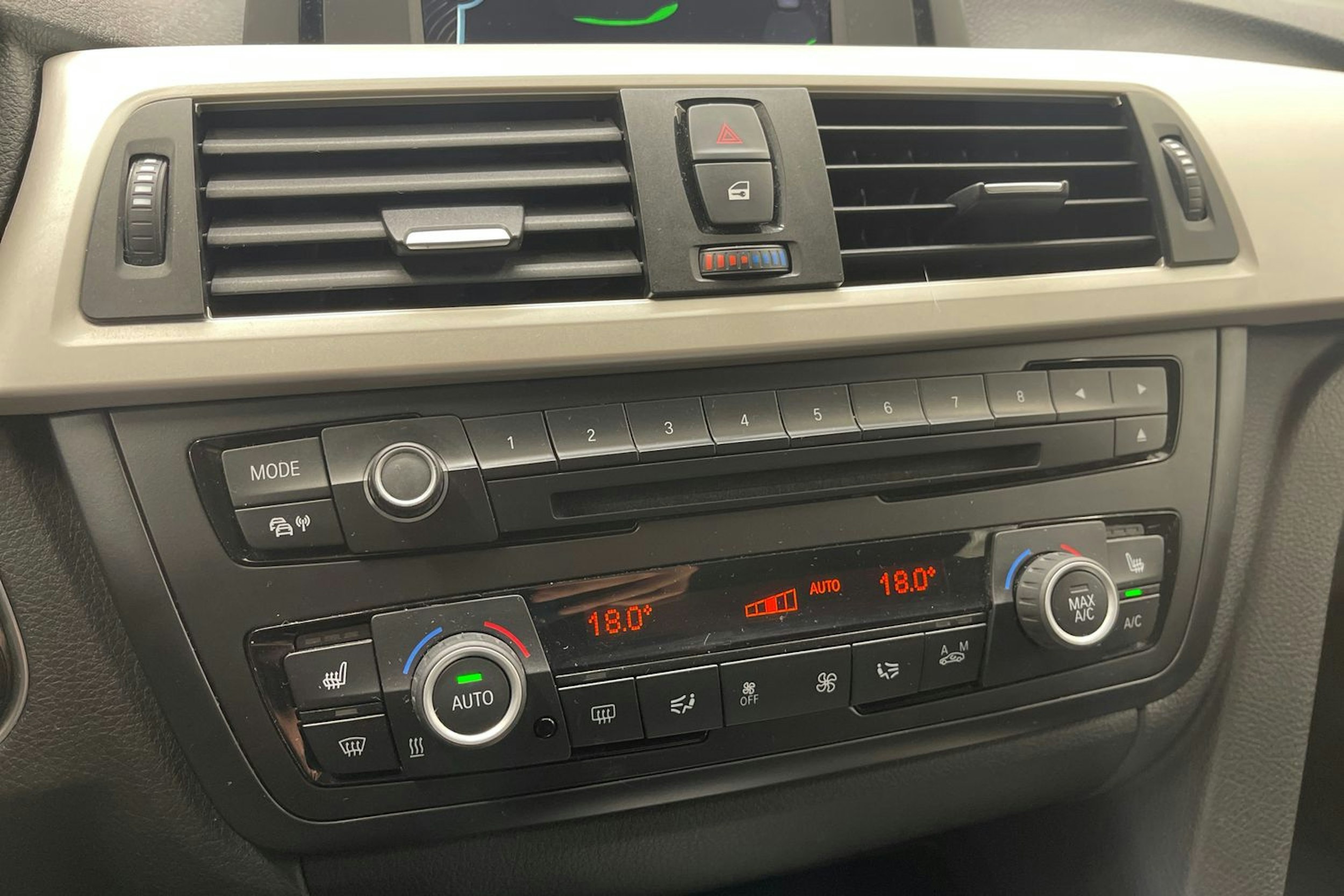 valkoinen BMW 316 2014 kuva 17.