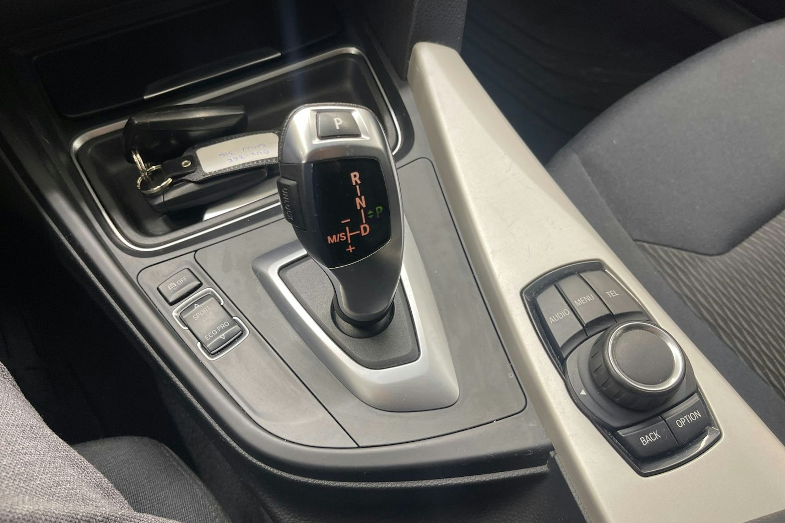 valkoinen BMW 316 2014 kuva 18.