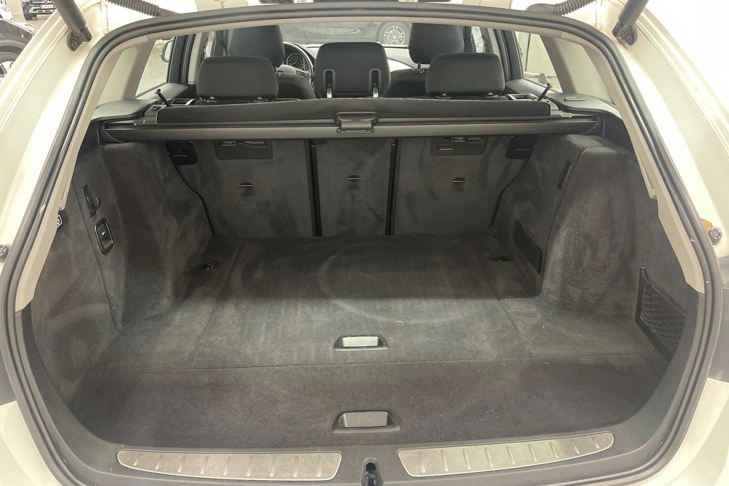 valkoinen BMW 316 2014 kuva 19.