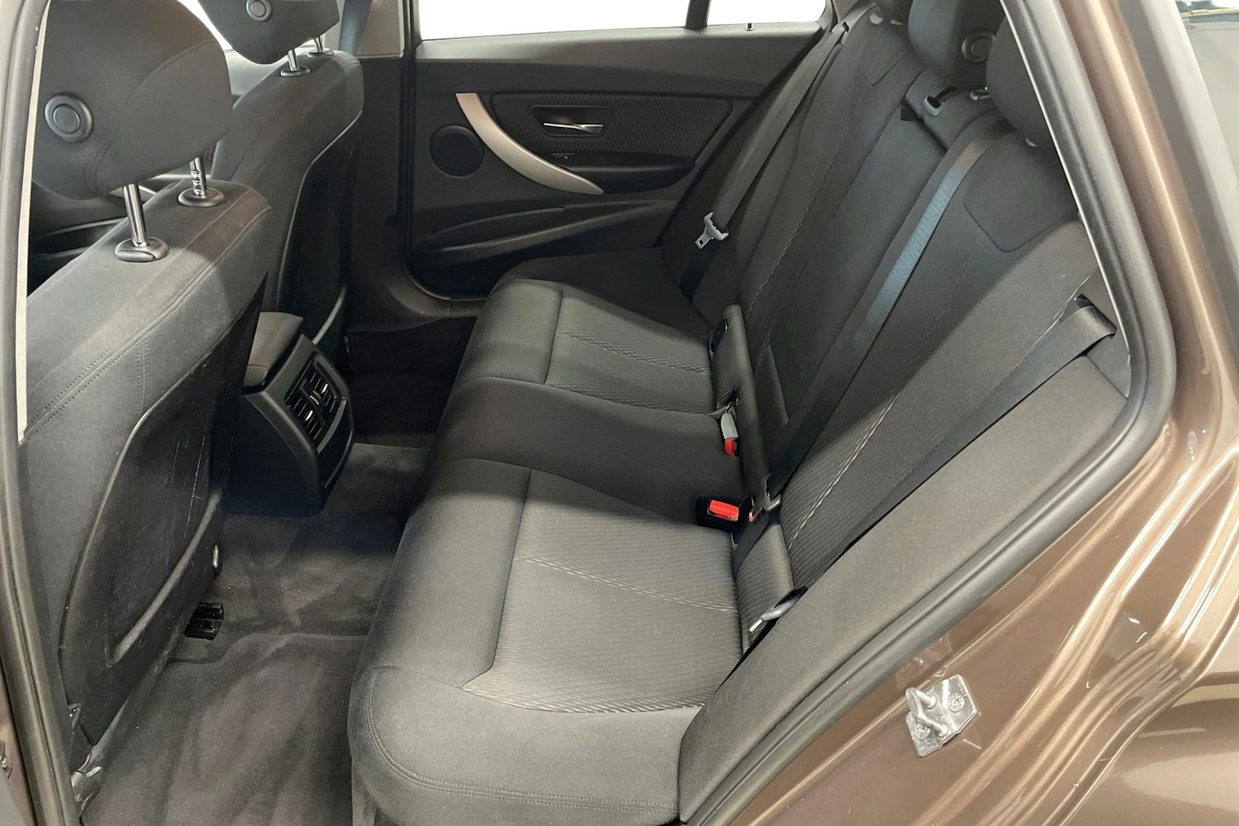 Ruskea (beige) BMW 316 2014 kuva 10.