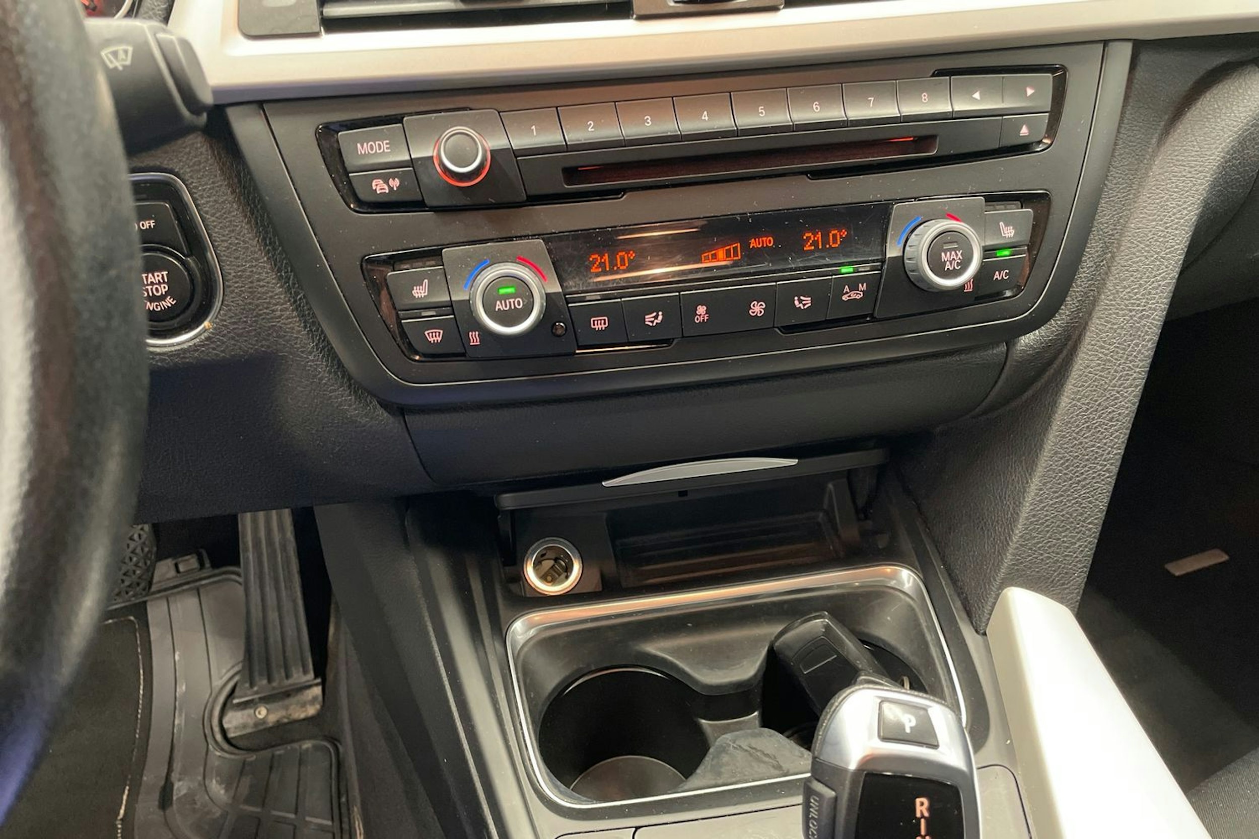 Ruskea (beige) BMW 316 2014 kuva 17.