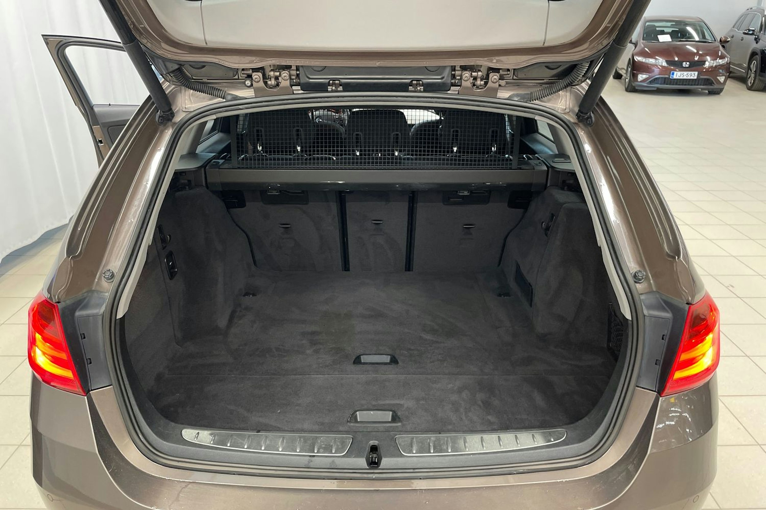 Ruskea (beige) BMW 316 2014 kuva 20.