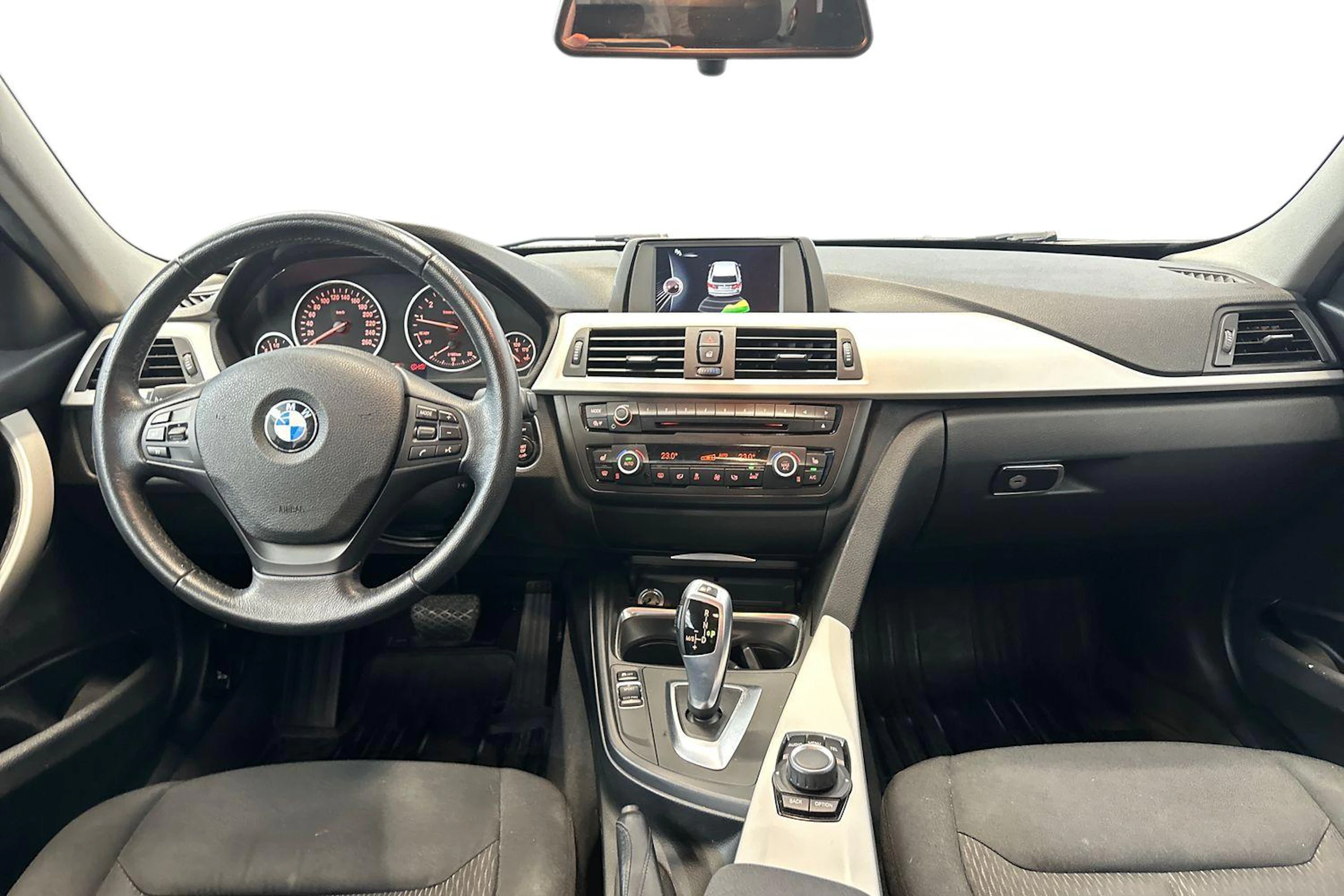musta BMW 316 2015 kuva 9.