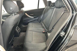 musta BMW 316 2015 kuva 11.