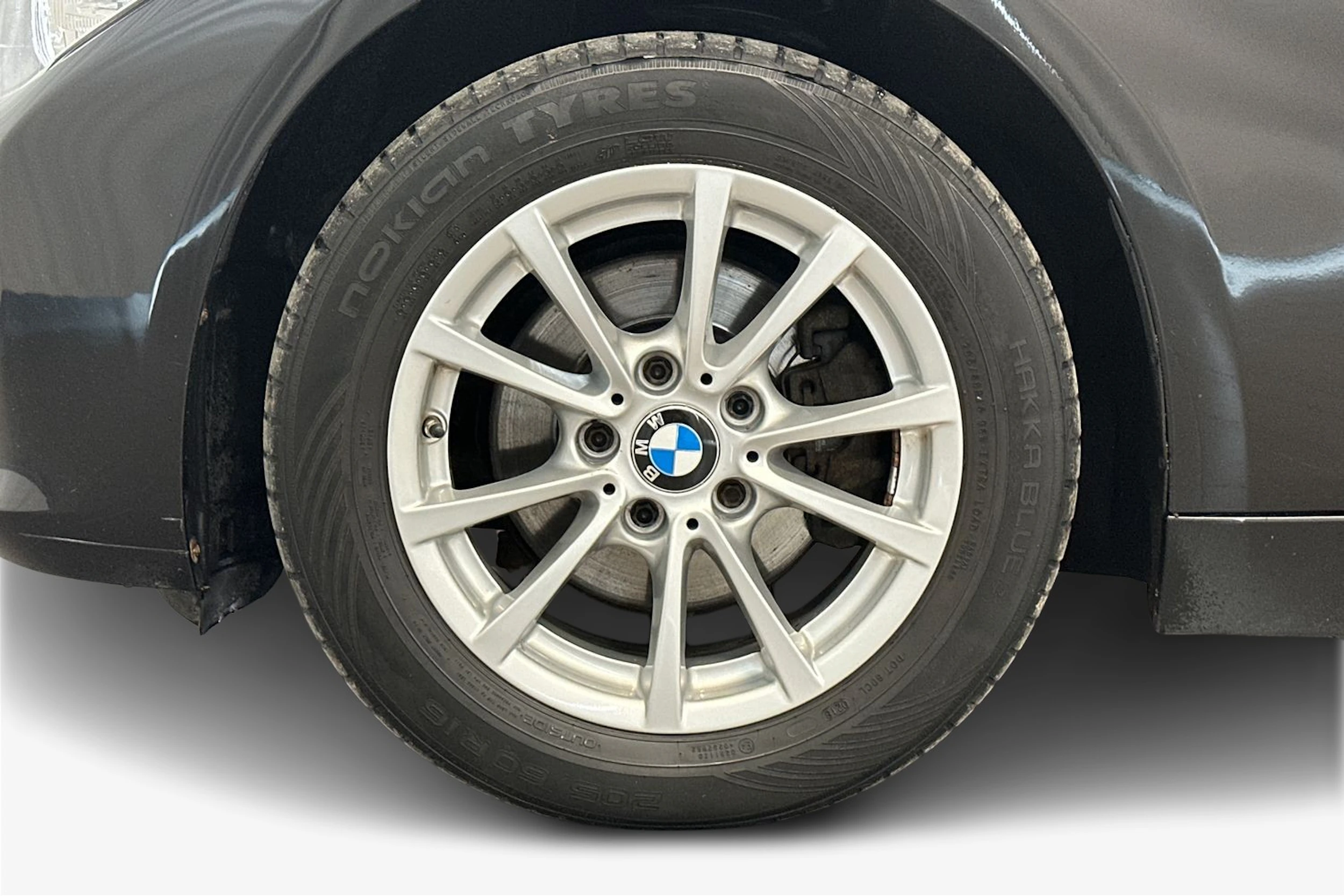 musta BMW 316 2015 kuva 12.