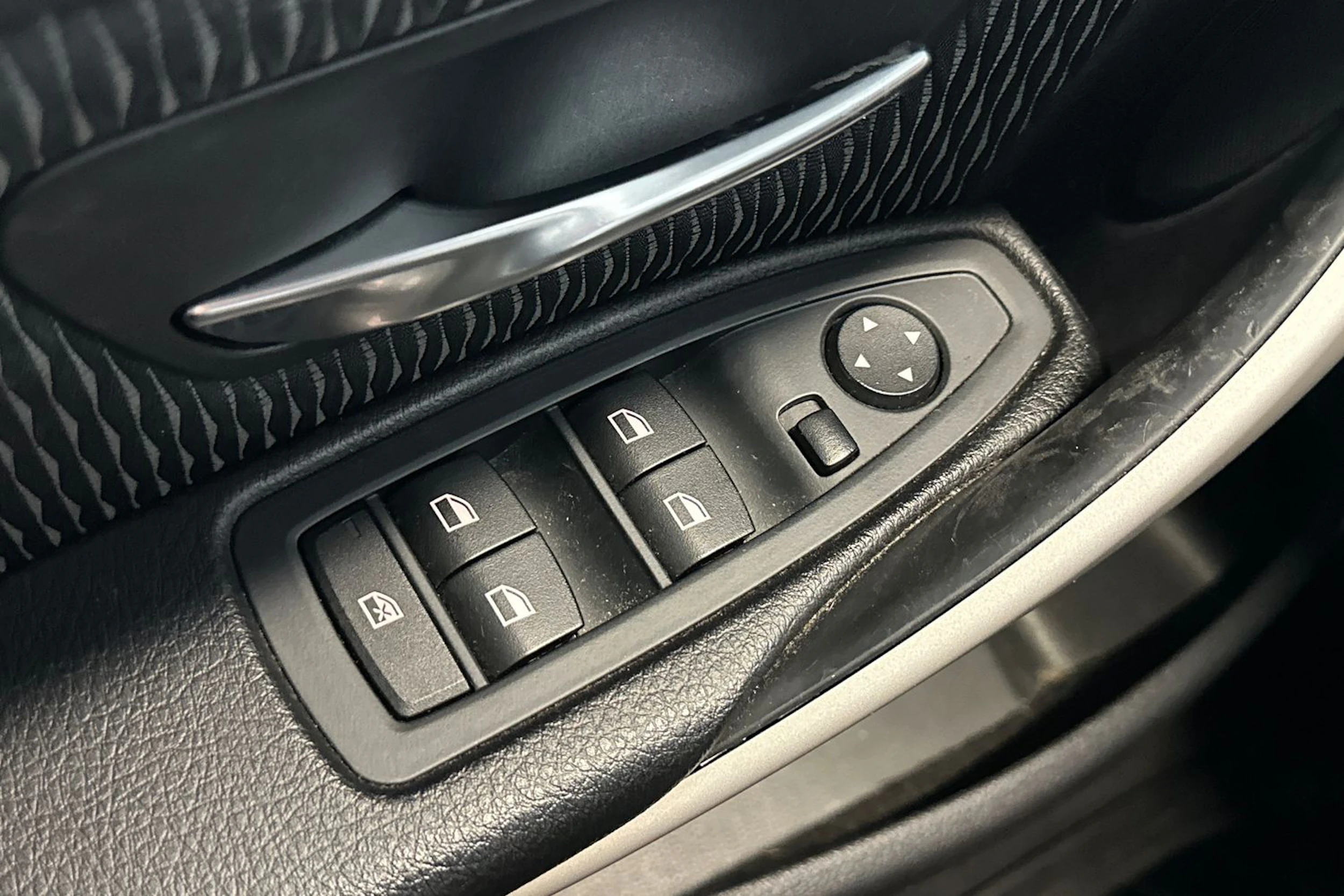 musta BMW 316 2015 kuva 17.