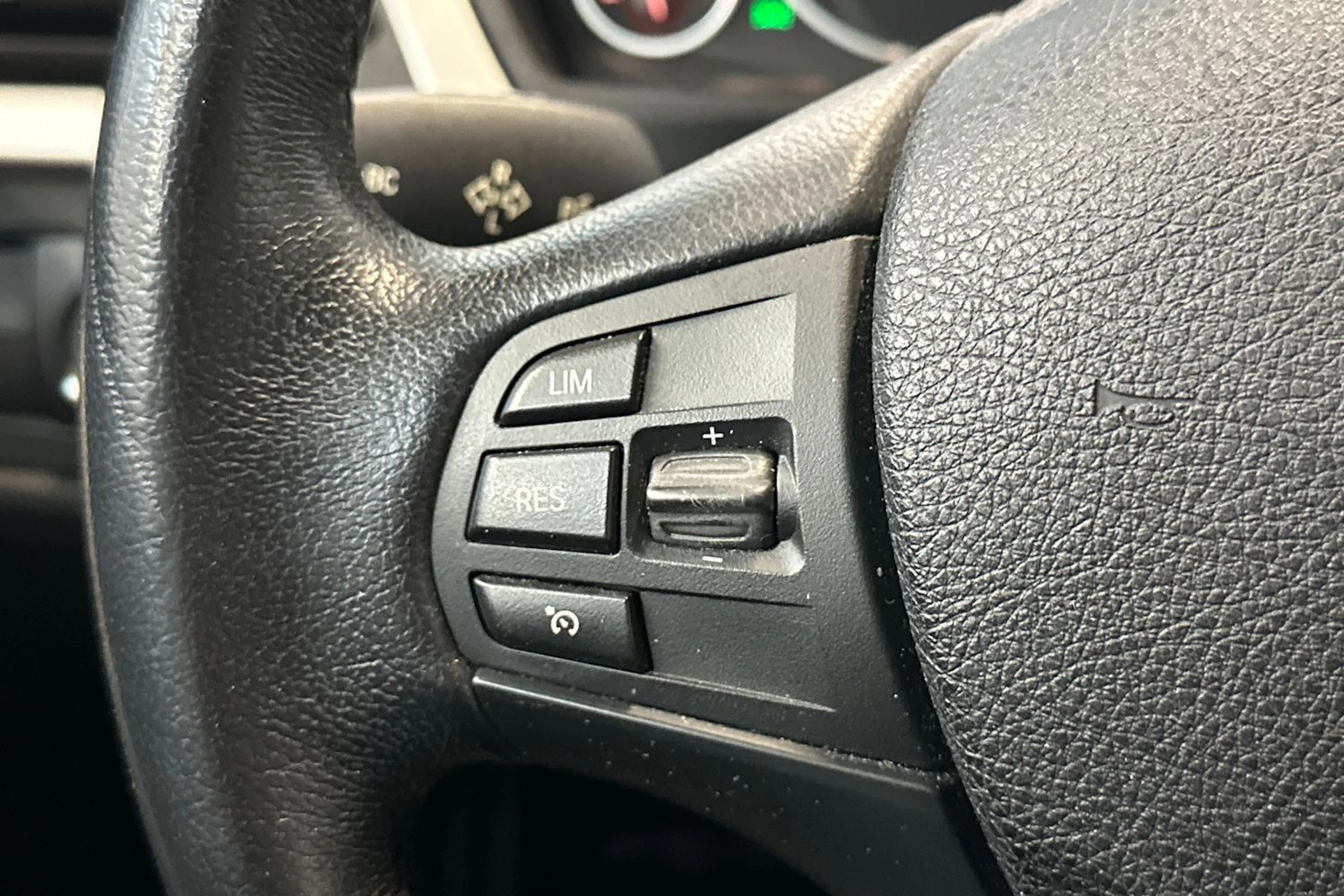 musta BMW 316 2015 kuva 19.