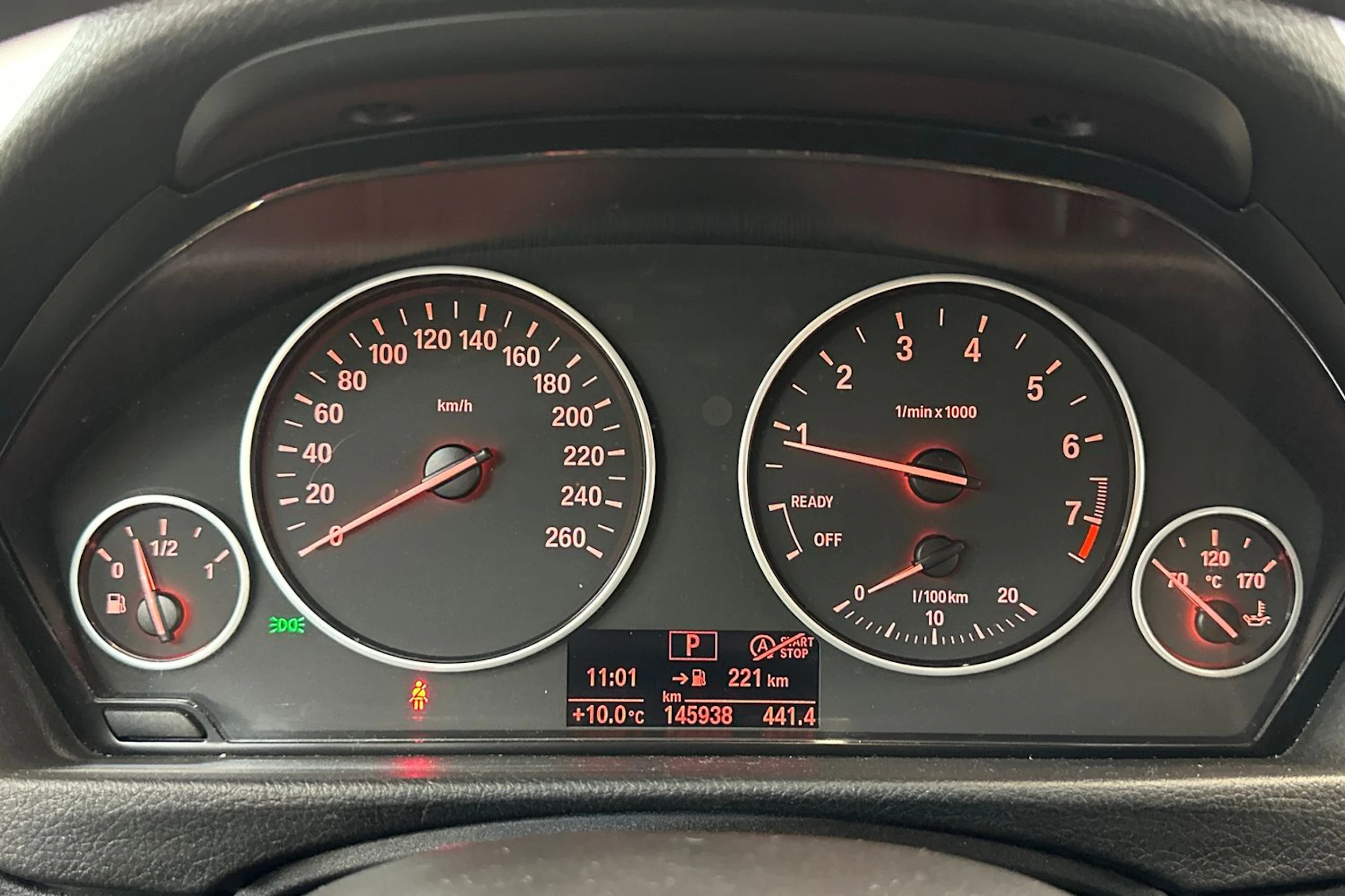 musta BMW 316 2015 kuva 21.