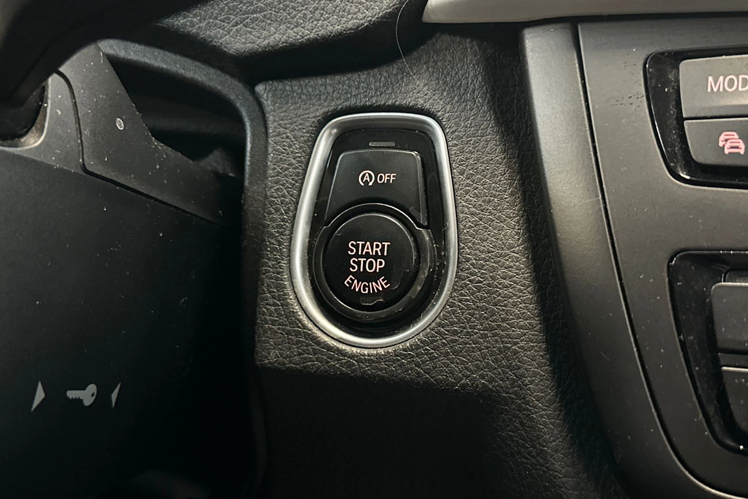 musta BMW 316 2015 kuva 22.