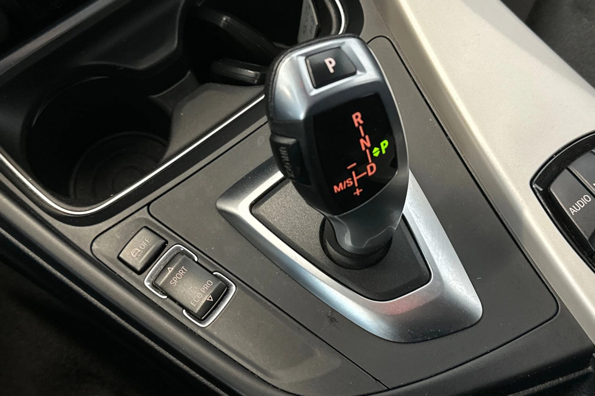 musta BMW 316 2015 kuva 27.