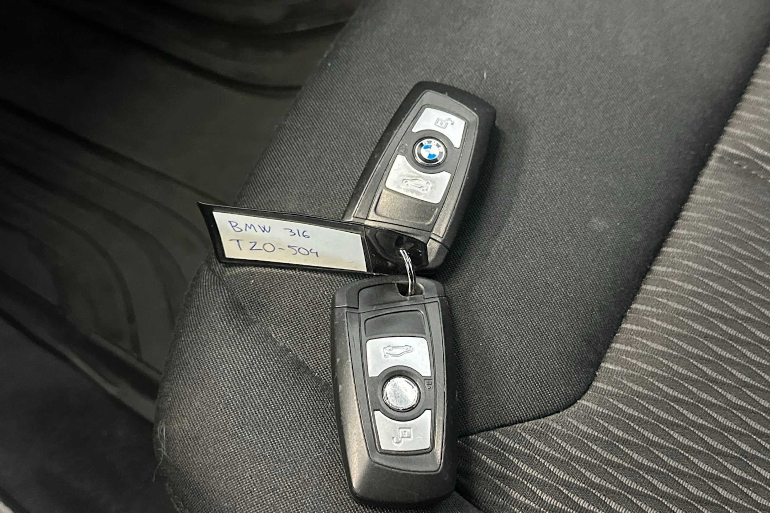 musta BMW 316 2015 kuva 29.