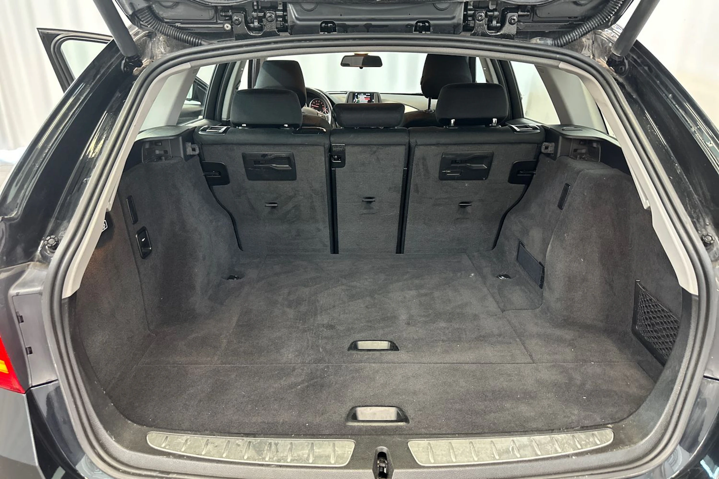 musta BMW 316 2015 kuva 30.