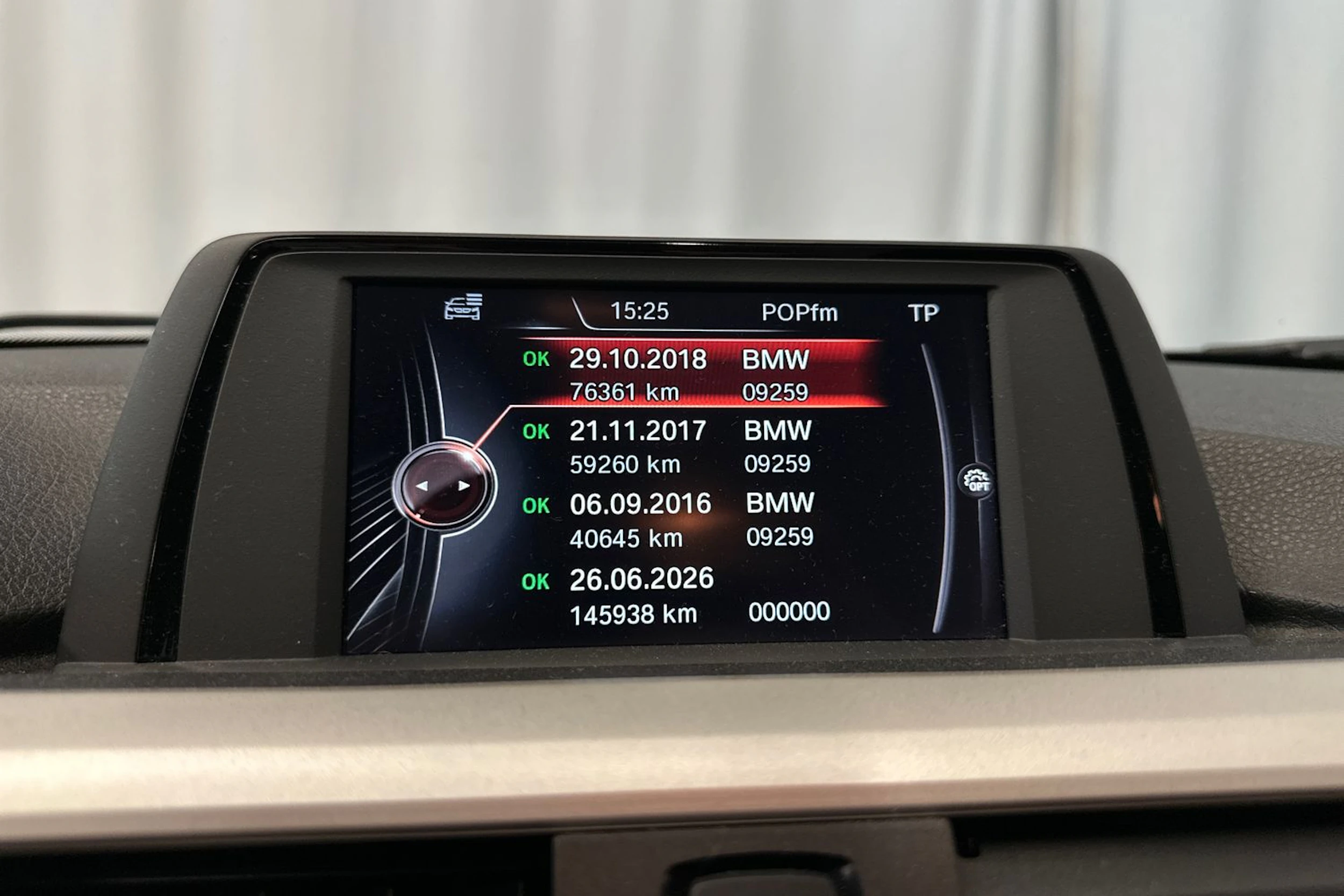 Musta BMW 316 2015 kuva 34.