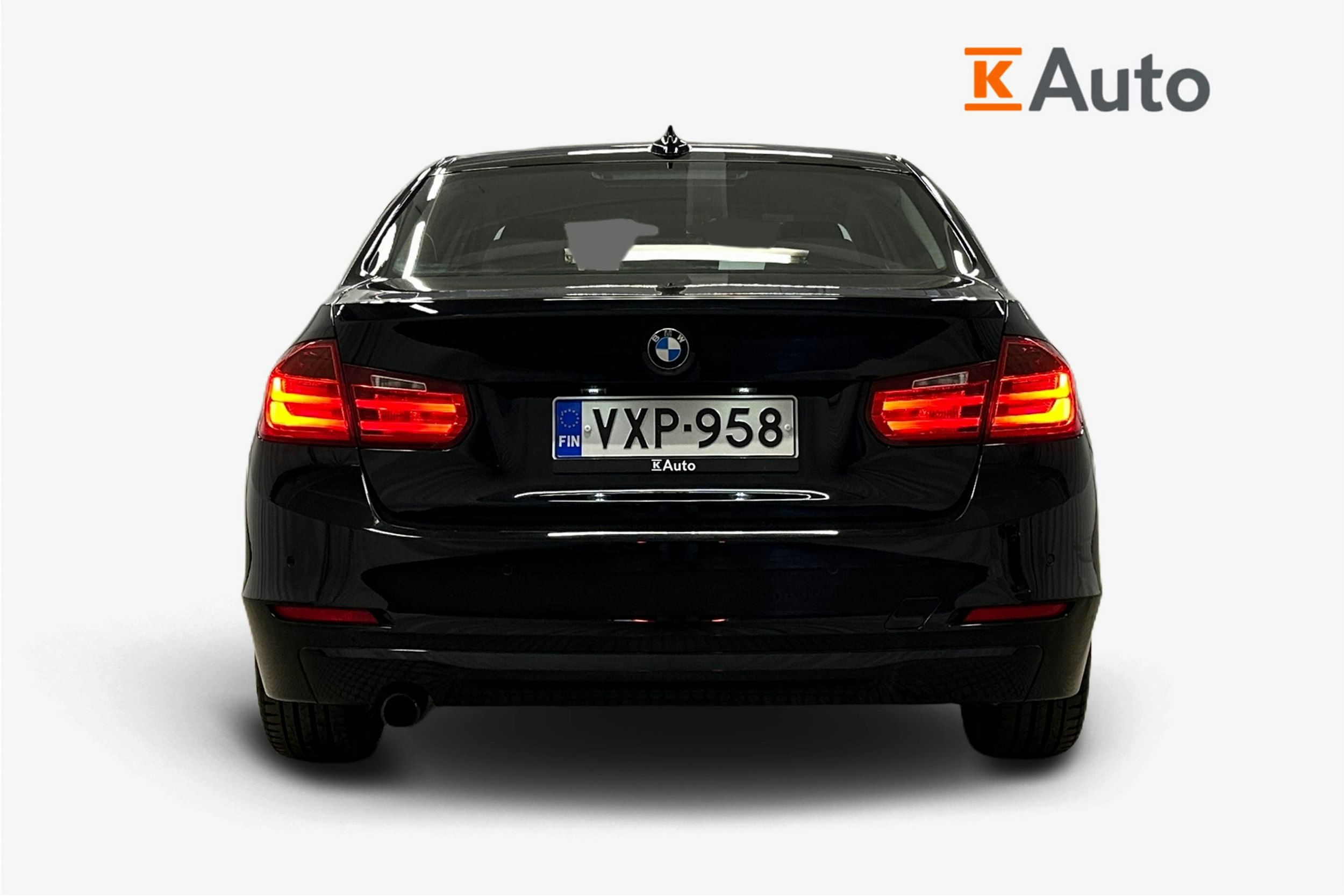 musta BMW 316 2015 kuva 3.