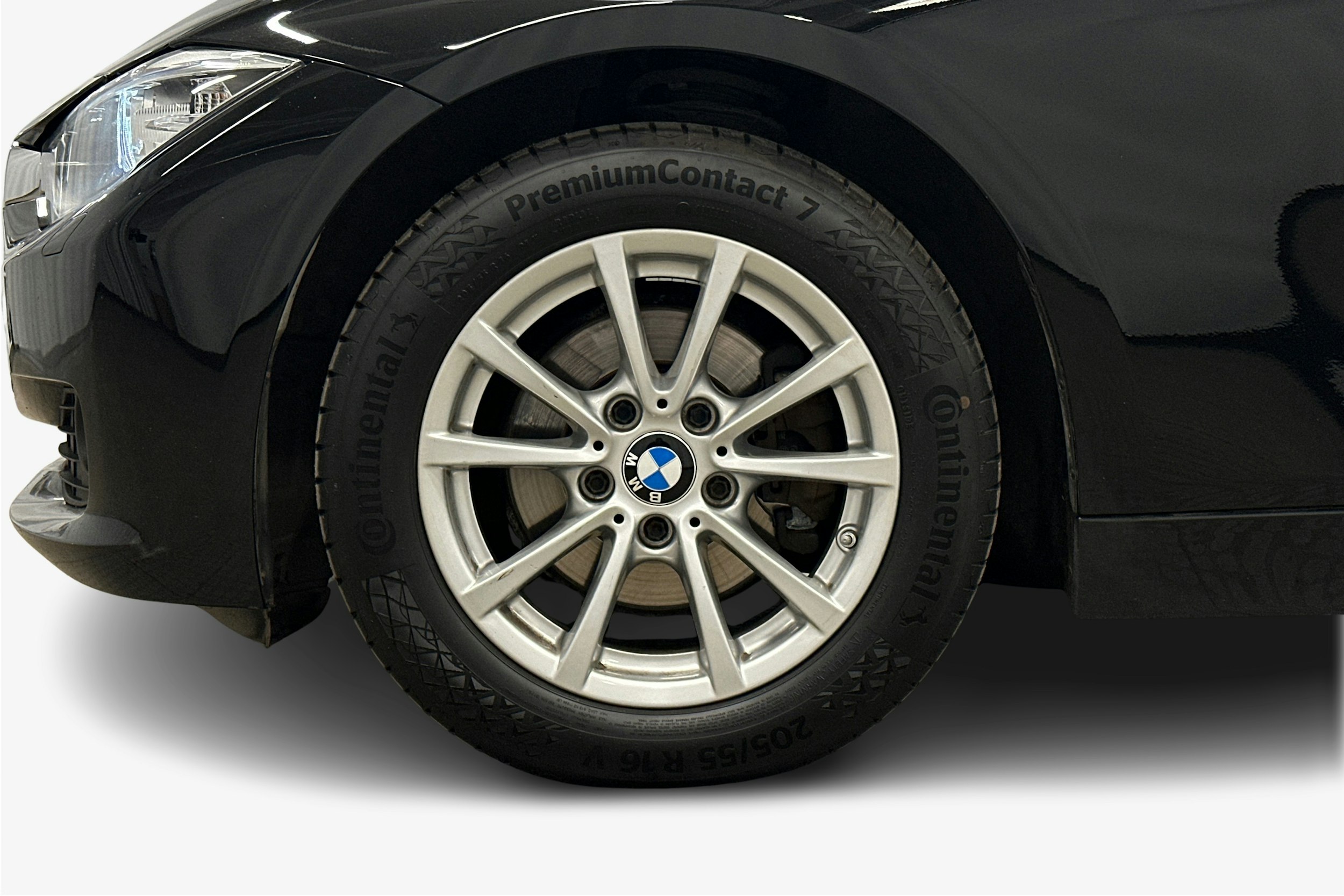 musta BMW 316 2015 kuva 11.