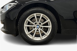 musta BMW 316 2015 kuva 11.