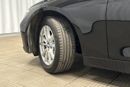 musta BMW 316 2015 kuva 13.