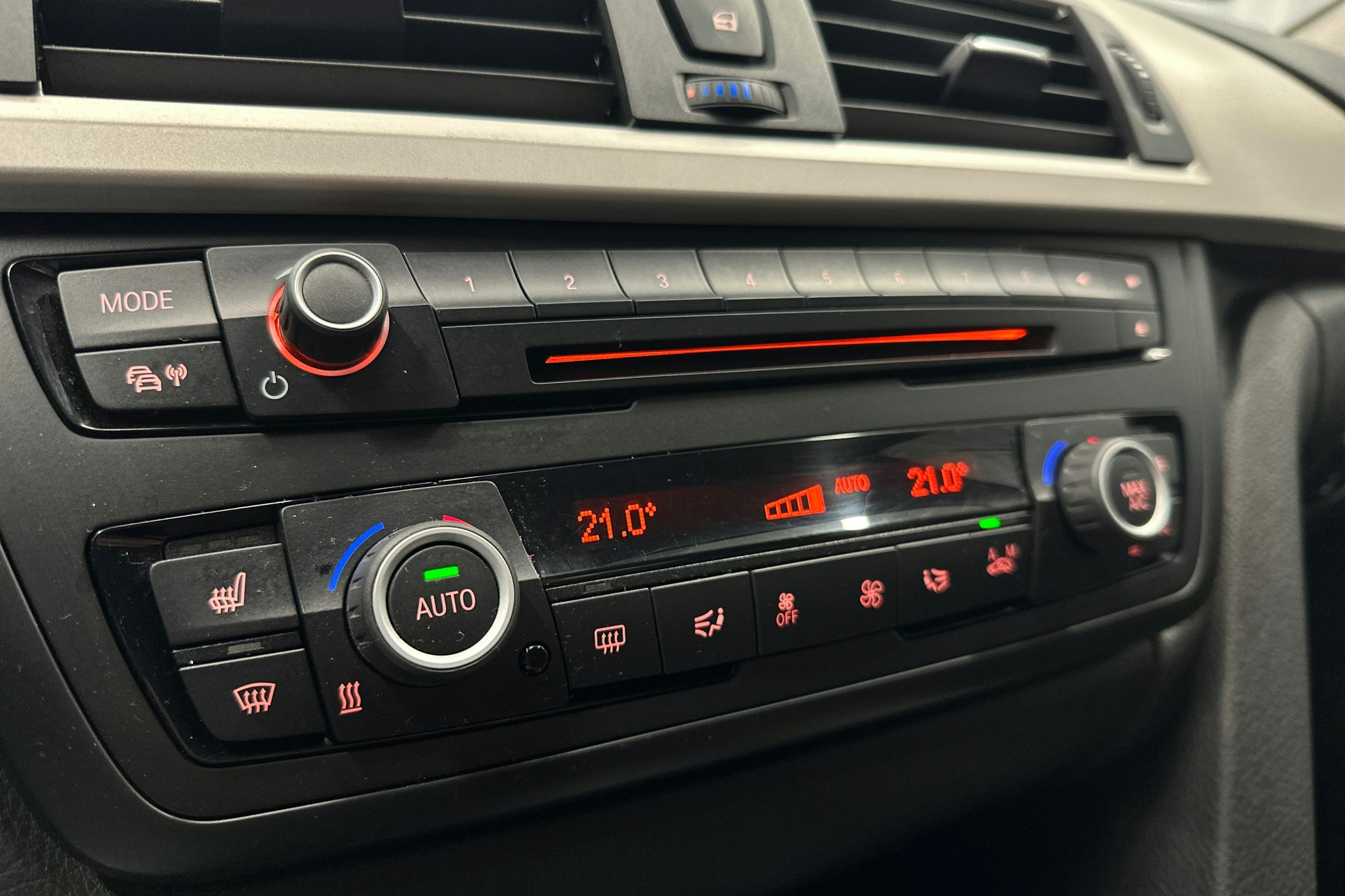 musta BMW 316 2015 kuva 23.