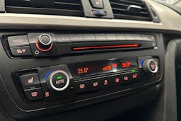 musta BMW 316 2015 kuva 23.