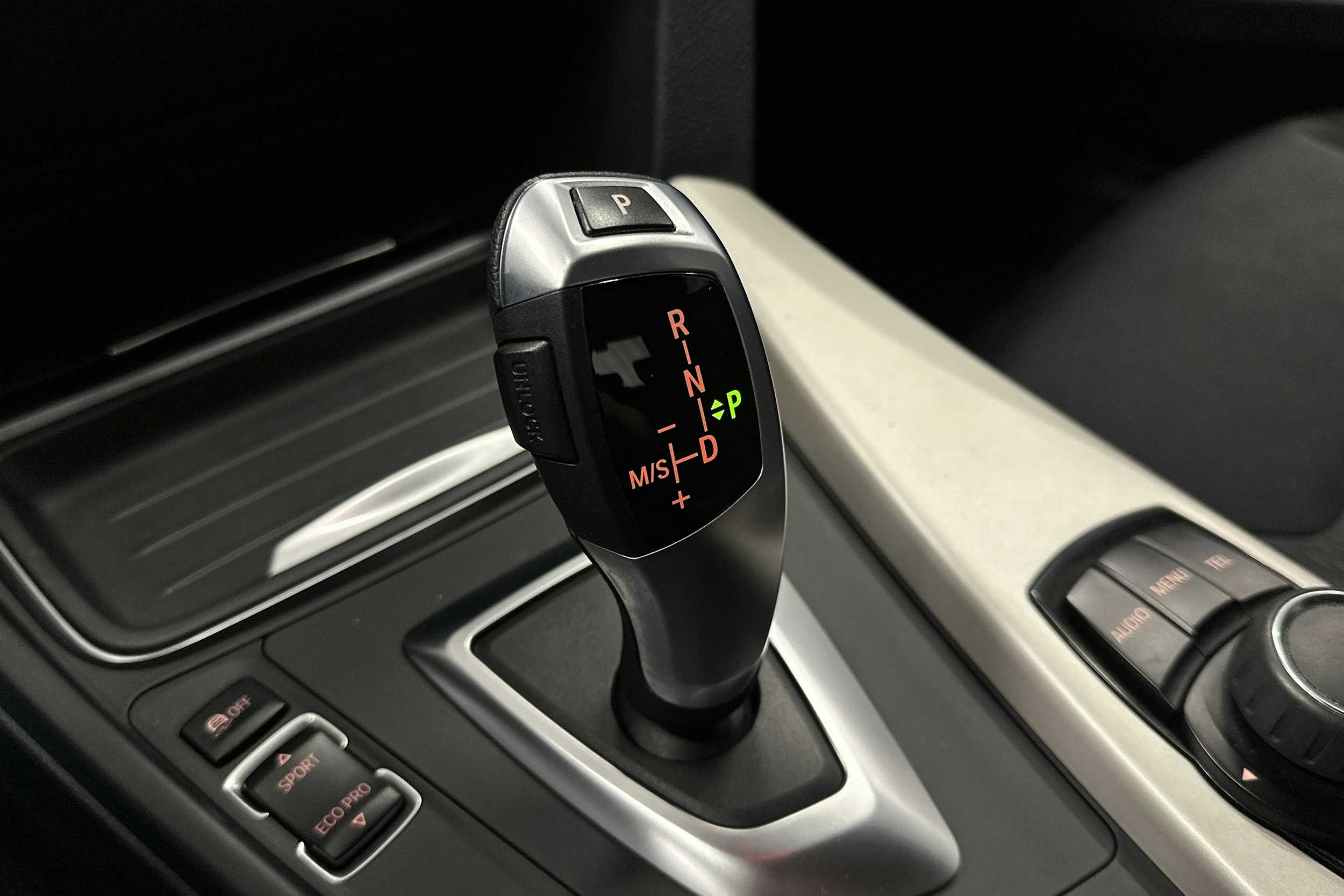 musta BMW 316 2015 kuva 24.