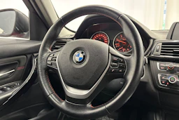punainen BMW 316 2015 kuva 12.